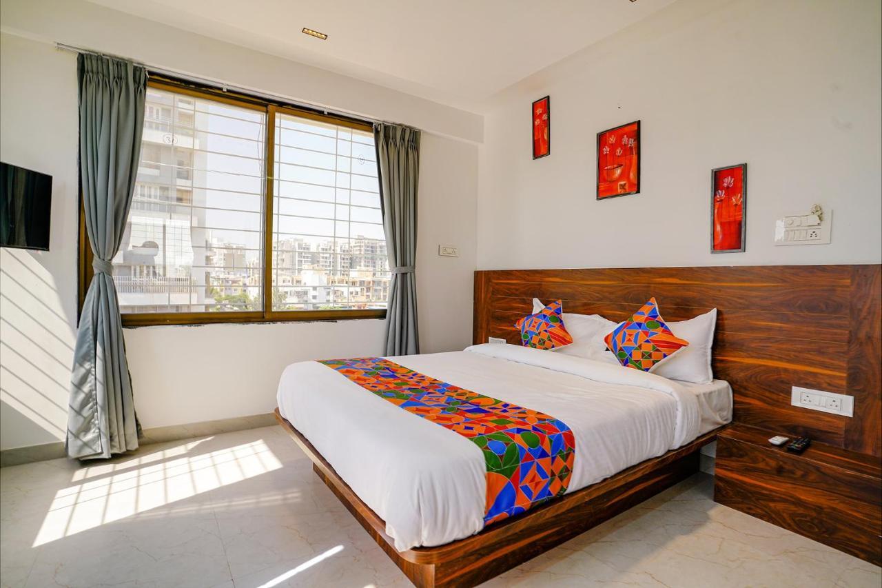 Fabhotel Crystal Inn - Nr Suvarndeep Chowk Pimpri-Chinchwad Dış mekan fotoğraf
