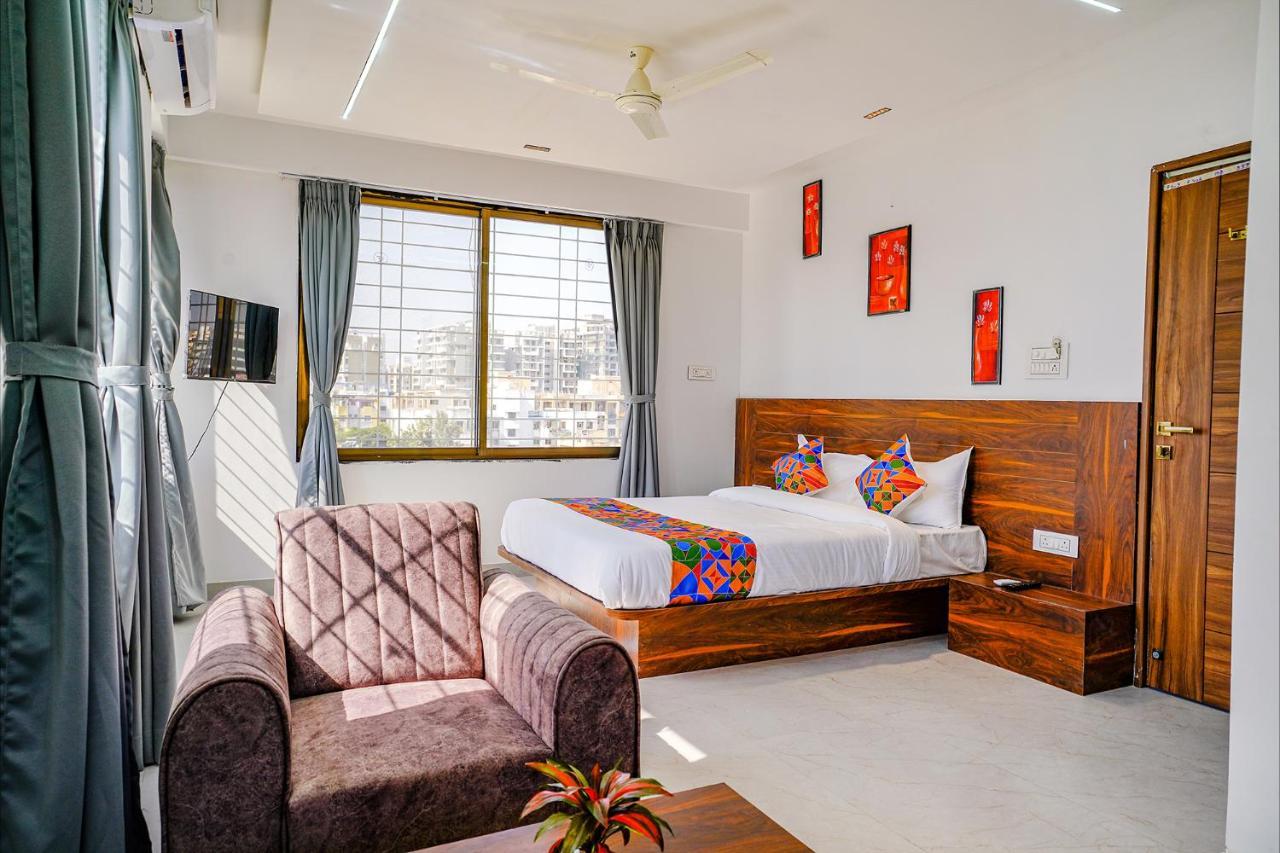 Fabhotel Crystal Inn - Nr Suvarndeep Chowk Pimpri-Chinchwad Dış mekan fotoğraf